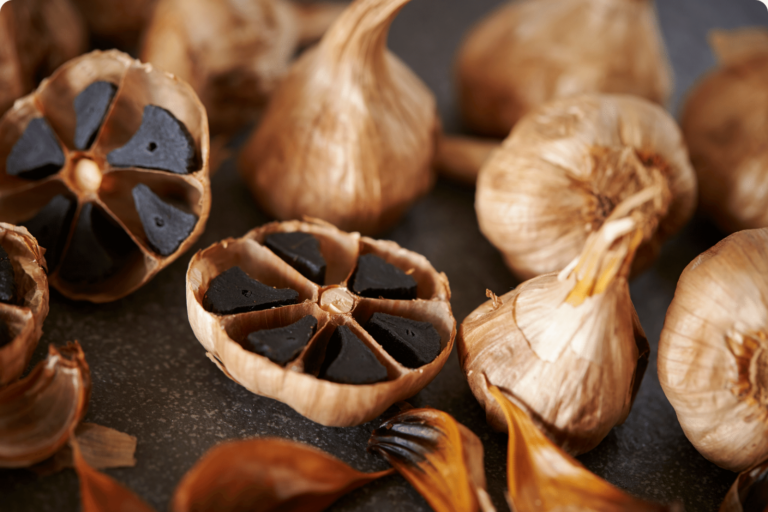 A photo with black garlic (extract)